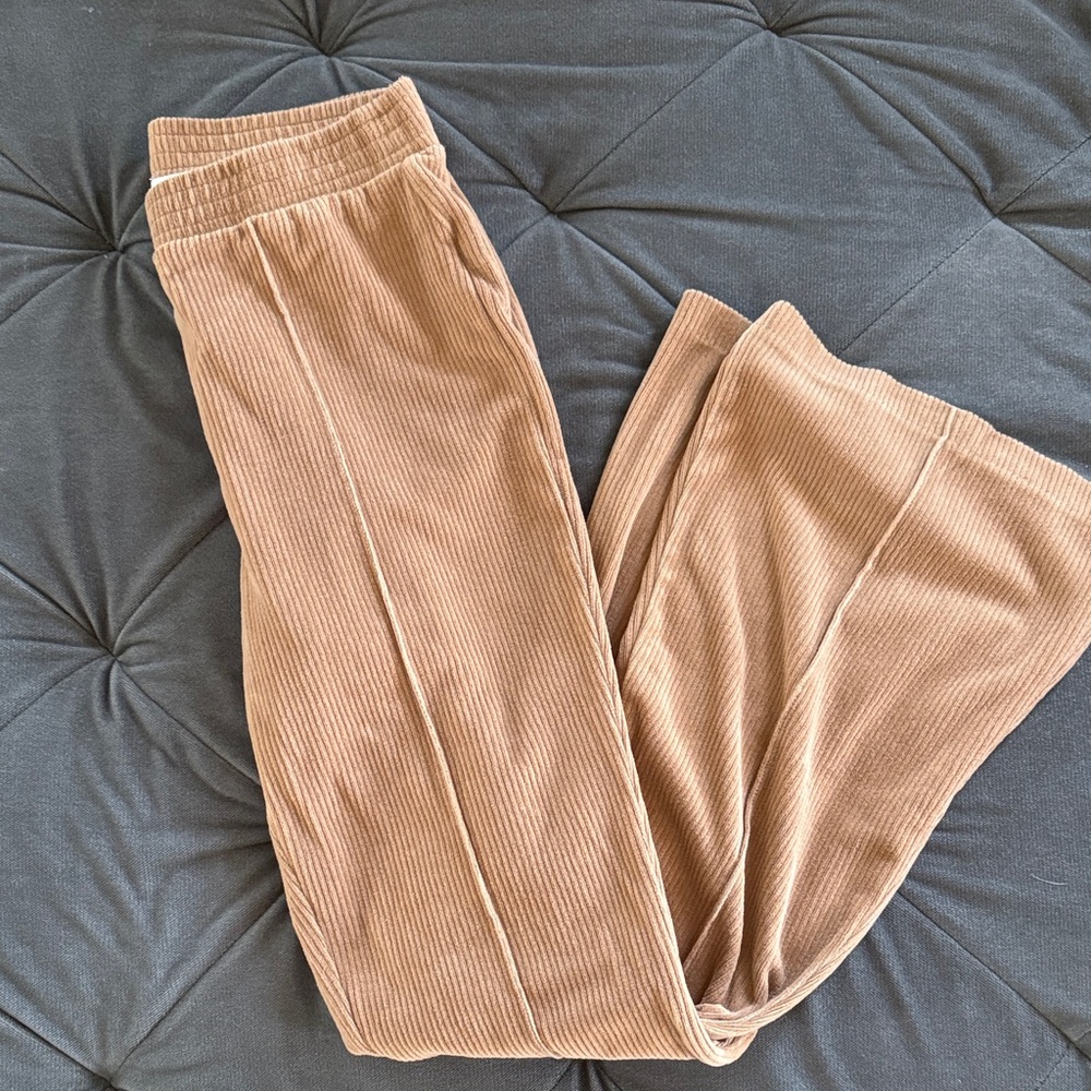 Aerie women’s Tan velour ribbed flares